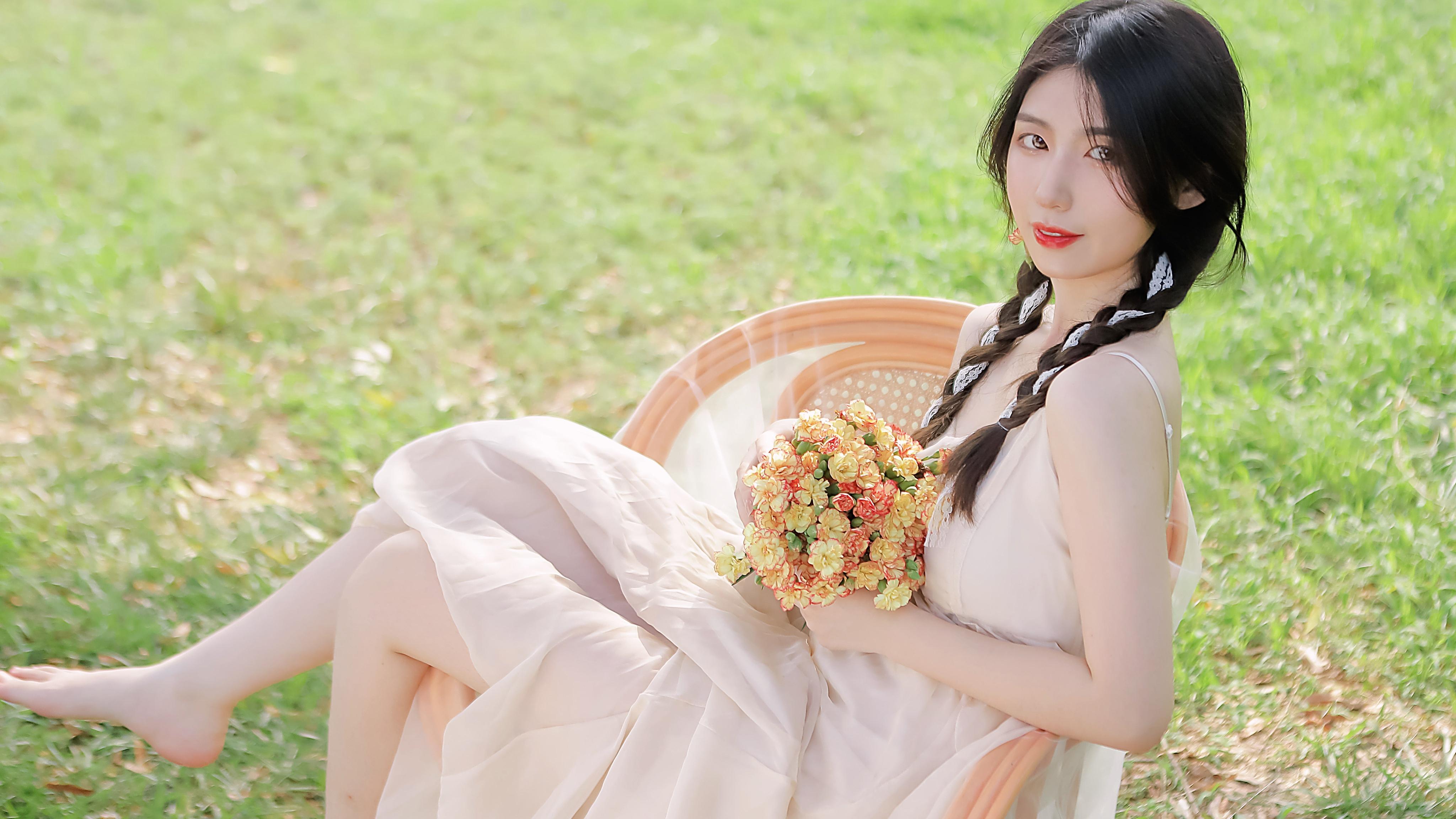 高温“烤”验下的工作者：打捞水草保灌解“渴”